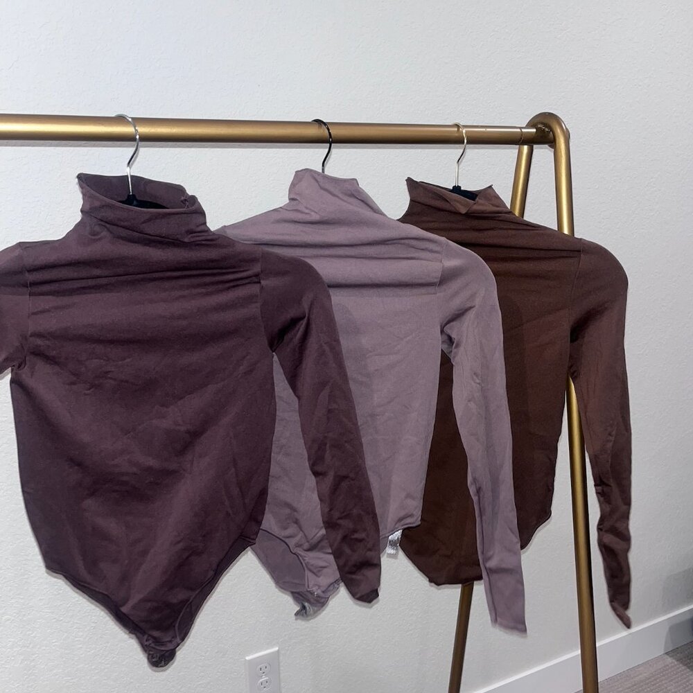 SKIMS 3 Piece Turtle Mock Neck Bodysuits - Picture 5 of 6